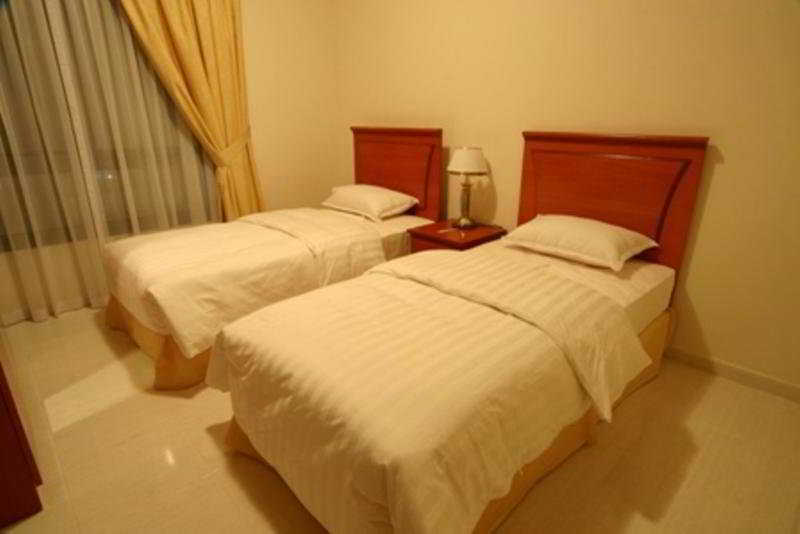 Emirates Palace Hotel Suites Sardzsa Szoba fotó